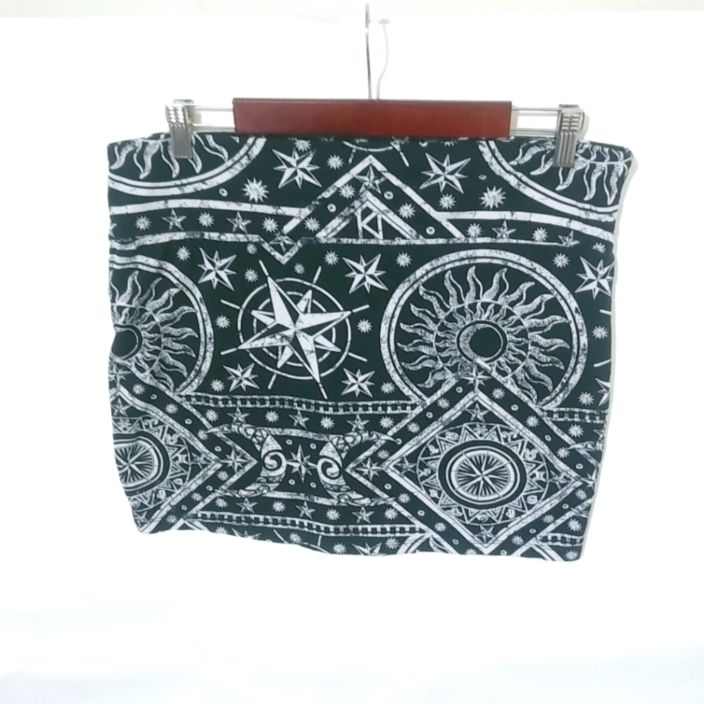 Hot Kiss L Zodiac Bandage Skirt in Black White
